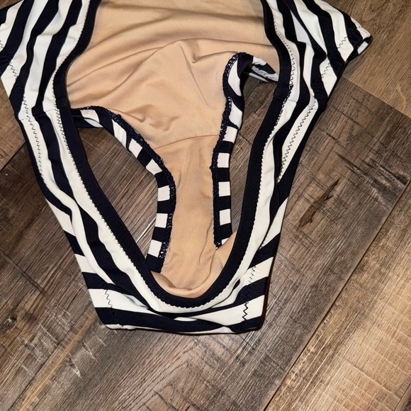 Victoria’s Secret Scallop Trim Black Bikini Top J. Crew Striped Bottoms XS 32B - Picture 5 of 8